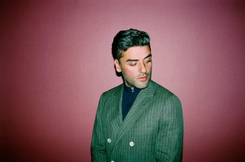 oscar-isaac-gq-style-17.webp